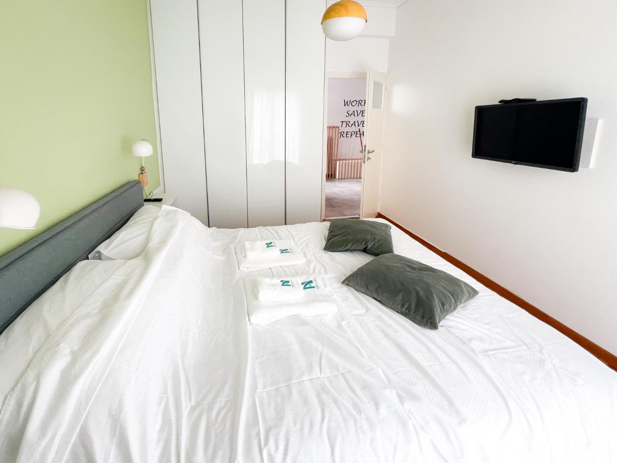 Delphinium Anhome Premium Select Apartment