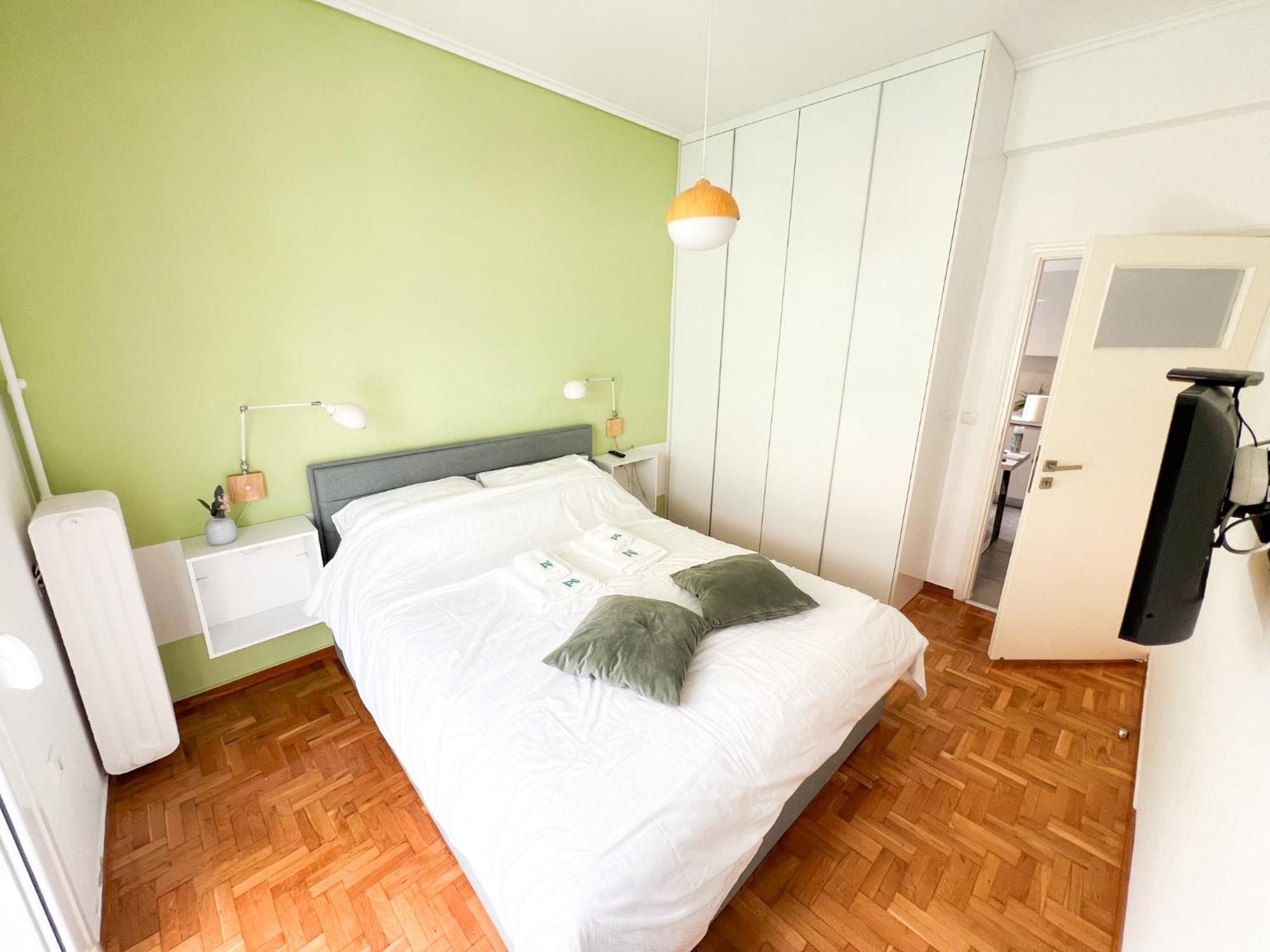 Delphinium Anhome Premium Select Apartment