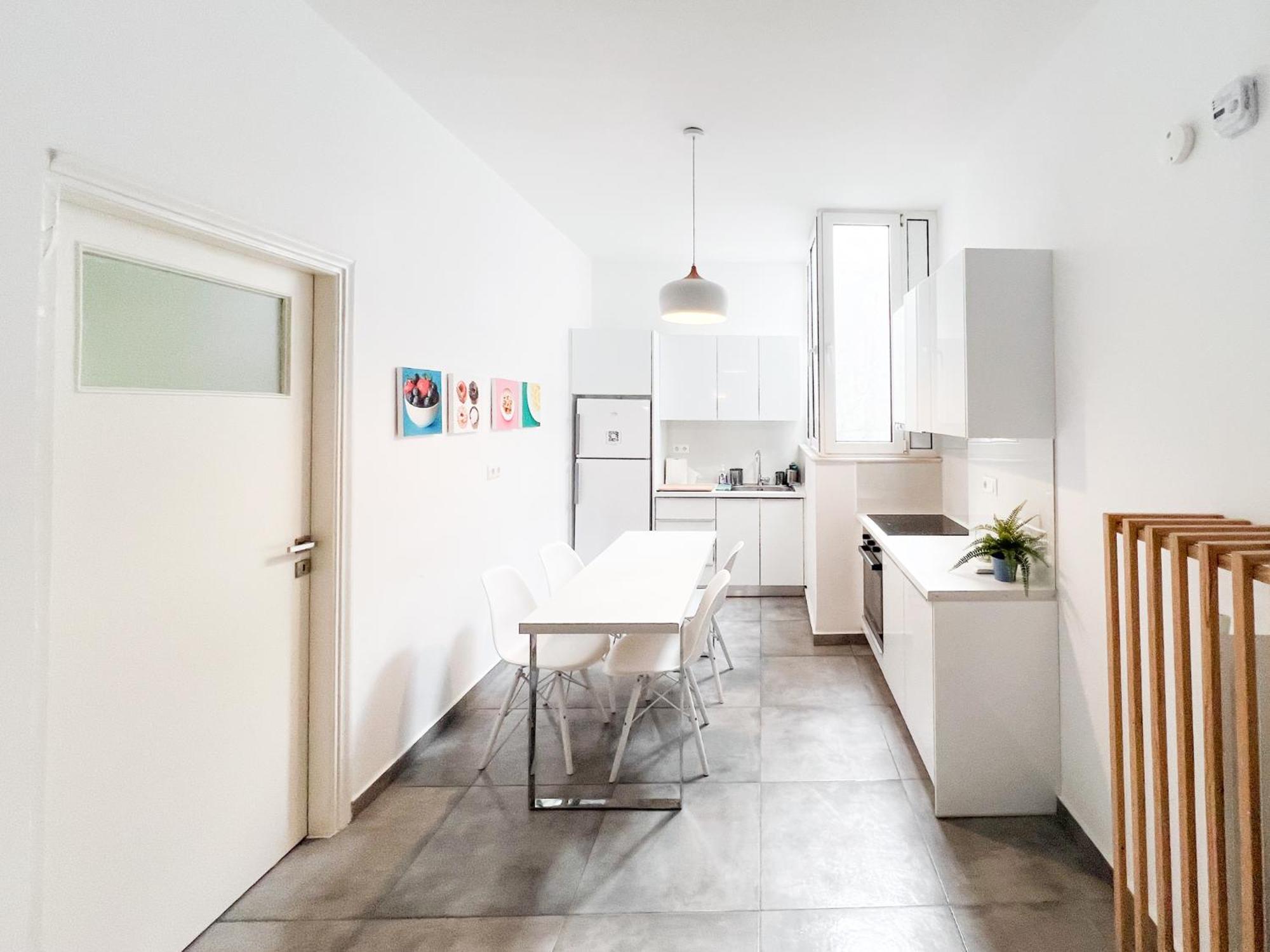 Delphinium Anhome Premium Select Apartment *